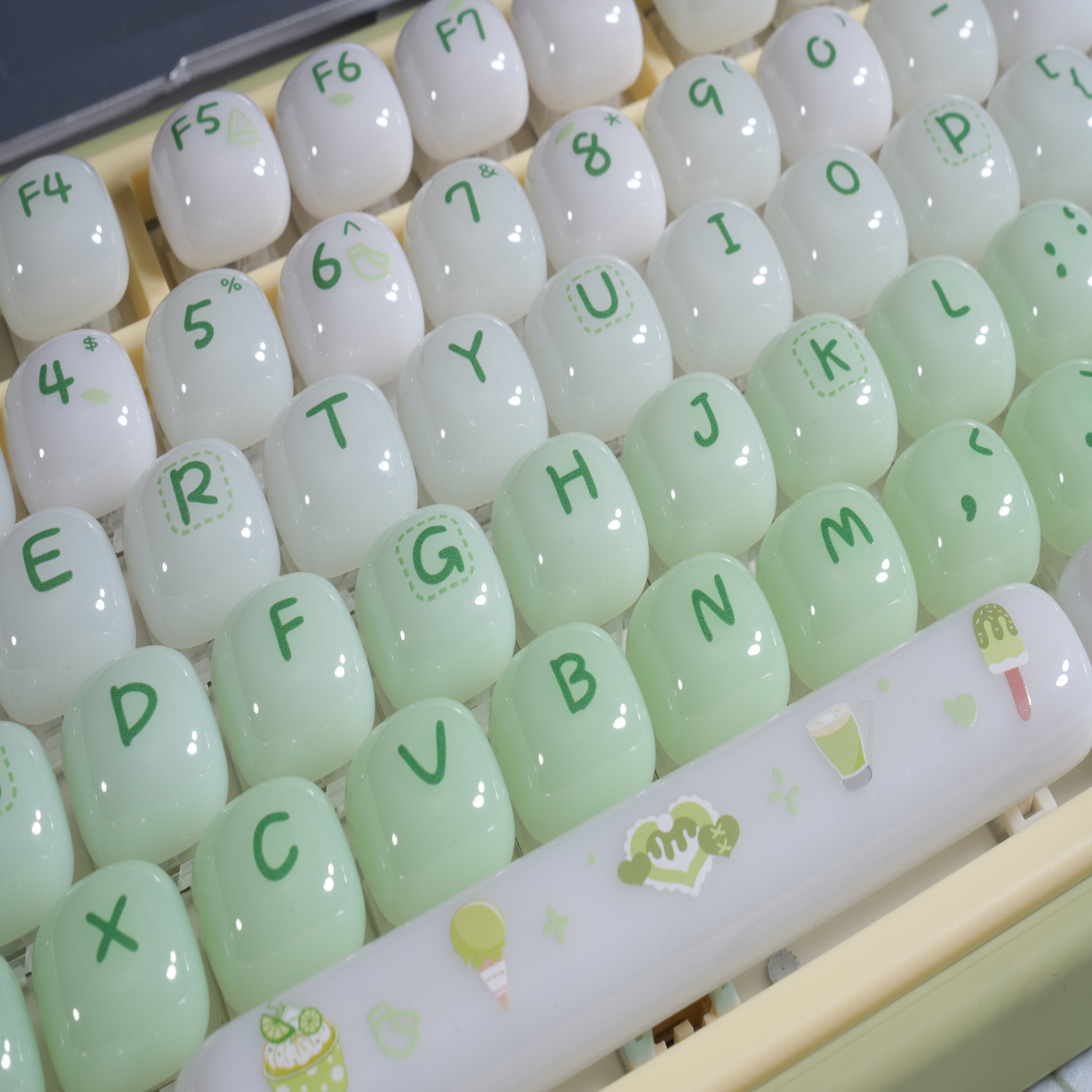 ZORNHER SHINE UR82 Cute 82-Key Mint Green Aesthetic Keyboard
